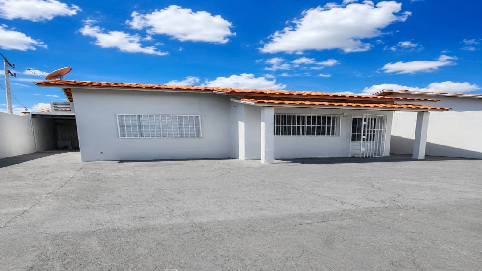 vendo casa recem reformada porcelanato area coberta nos fundos santa terezinha regiao do coxipo cuiaba mt