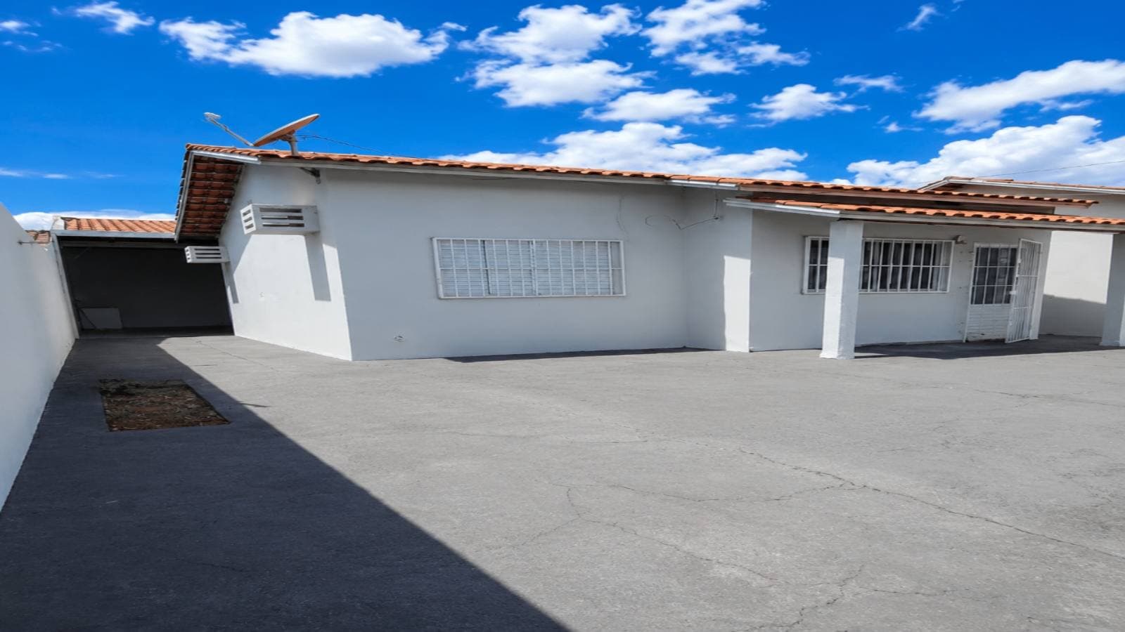 vendo casa recem reformada porcelanato area coberta nos fundos santa terezinha regiao do coxipo cuiaba mt
