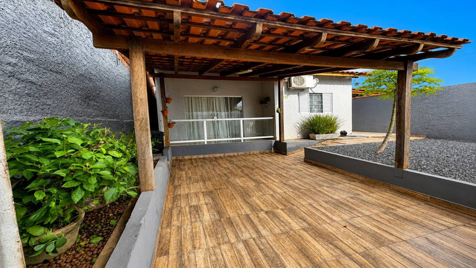 CASA À VENDA SEMI MOBILIADA COM SUÍTE E CLOSET BAIRRO JARDIM IMPERIAL CUIABÁ MT