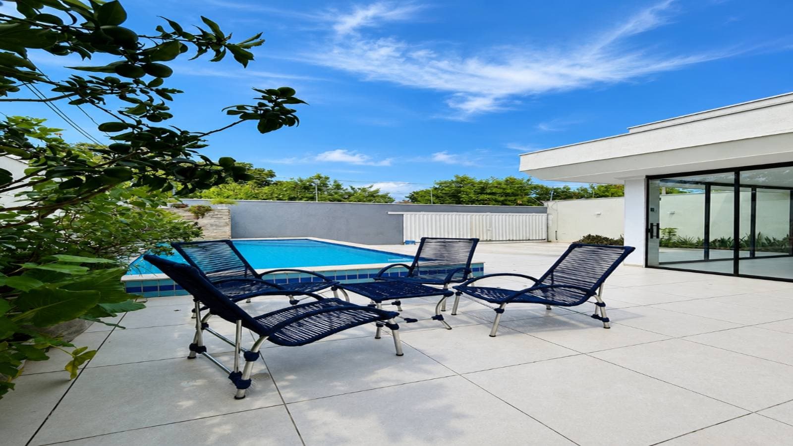vendo casa alto padrao com suite master com banheira e piscina bairro morada do ouro em cuiaba mt